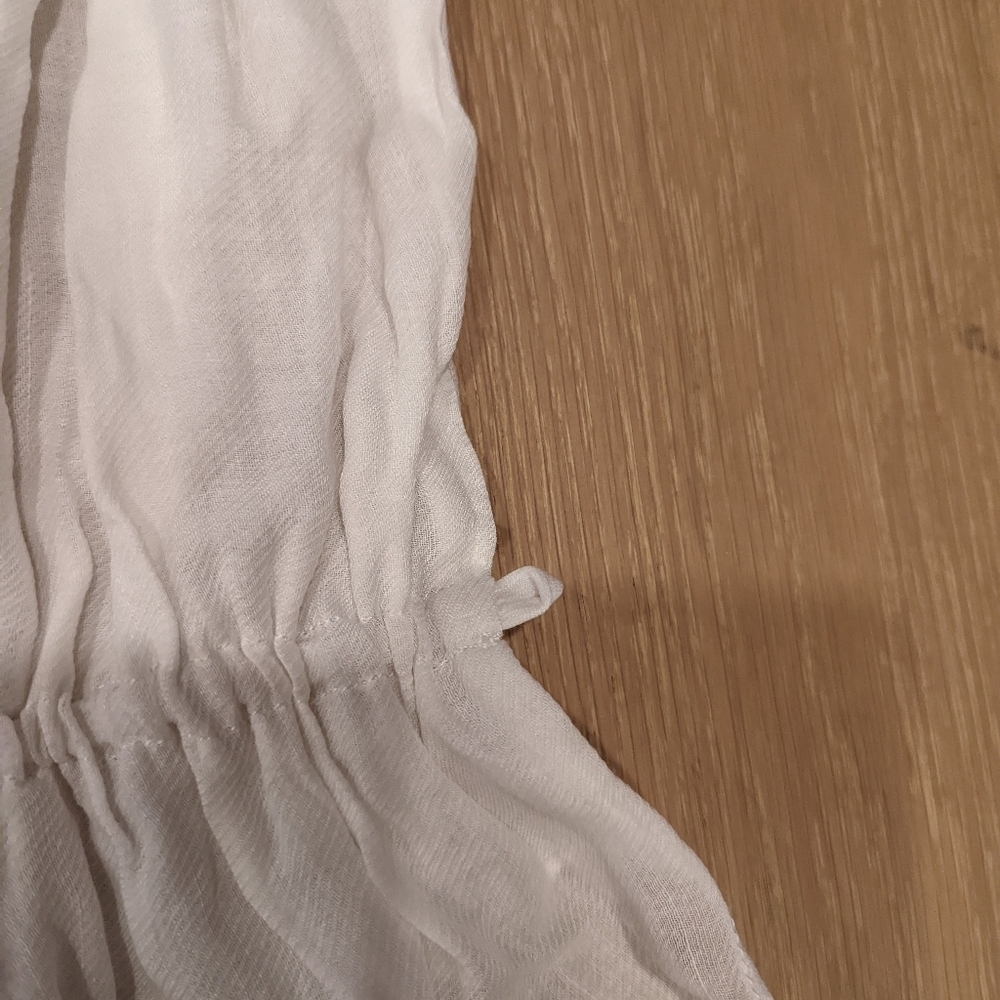 White Ruffled backless top - Picture 6 of 9